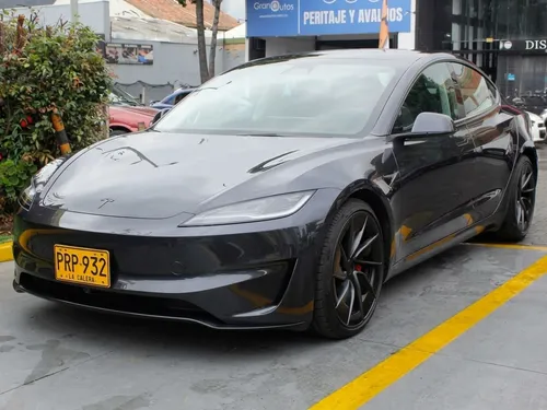 Tesla Model 3 2026 - $166.000.000 | Rival