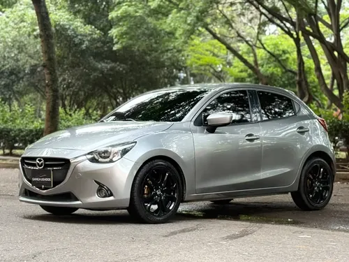 Mazda 2 Hatch 2017 - $58.990.000 | Rival