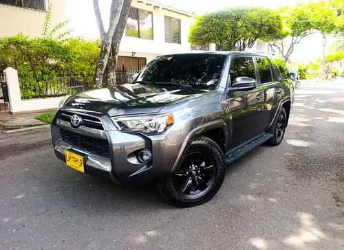 Toyota 4Runner 2023 - $245.000.000 | Rival