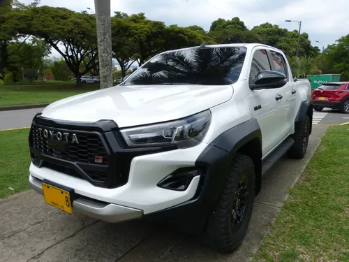 Toyota Hilux 2023 - $290.000.000 | Rival