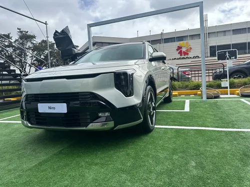 Kia Niro Hibrido 2027 - $129.990.000 | Rival
