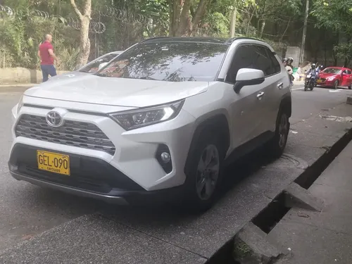 Toyota RAV4 2020 - $136.900.000 | Rival