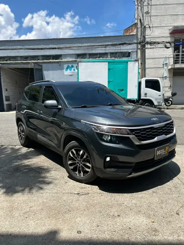 Kia Seltos 2022 - $82.900.000 | Rival