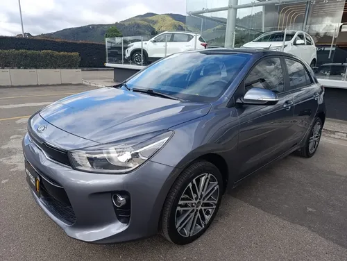 Kia Rio 2021 - $60.900.000 | Rival
