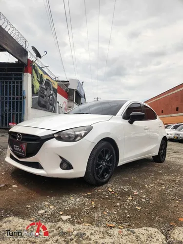 Mazda 2 2016 - $53.000.000 | Rival