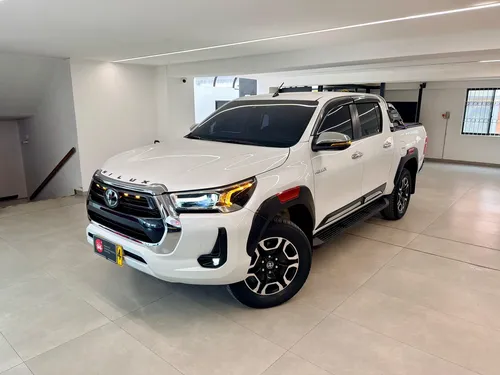Toyota Hilux 2024 - $274.000.000 | Rival