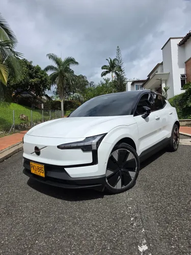 Volvo EX30 2025 - $166.000.000 | Rival