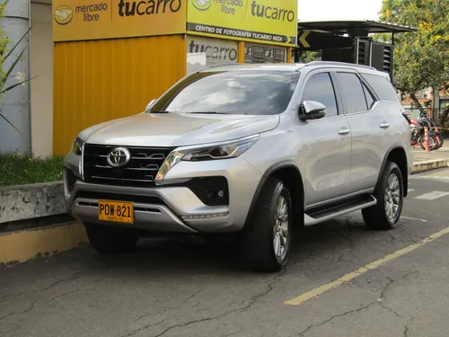 Toyota Fortuner 2025 - $240.000.000 | Rival