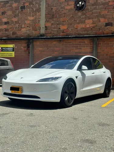 Tesla Model 3 2026 - $119.000.000 | Rival