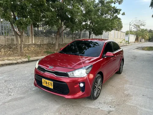 Kia Rio 2021 - $54.000.000 | Rival