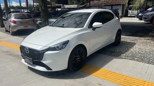 Mazda 2 Hatch 2024 - $75.800.000 | Rival