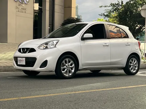 Nissan March 2016 - $41.900.000 | Rival