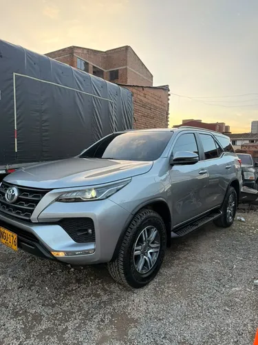 Toyota Fortuner 2023 - $220.000.000 | Rival
