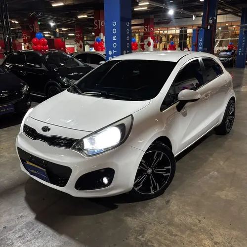Kia Rio 2015 - $42.980.000 | Rival