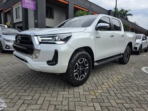 Toyota Hilux 2024 - $305.000.000 | Rival