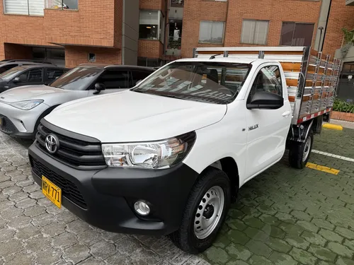 Toyota Hilux 2027 - $232.800.000 | Rival