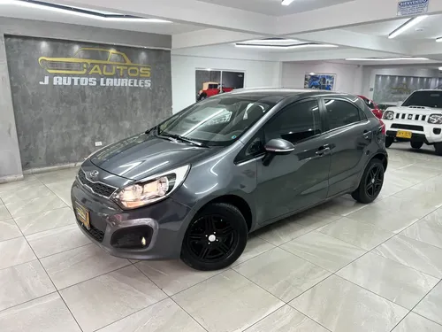 Kia Rio 2013 - $37.900.000 | Rival