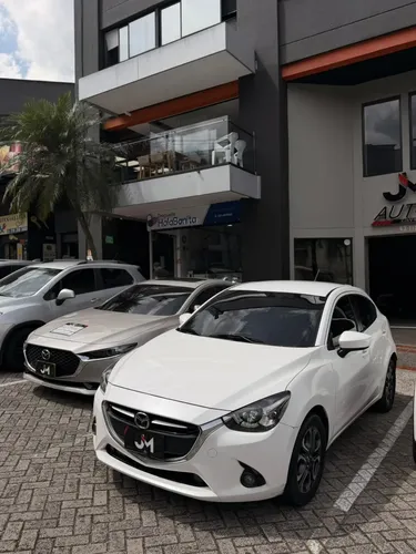 Mazda 2 Sport 2017 - $61.900.000 | Rival