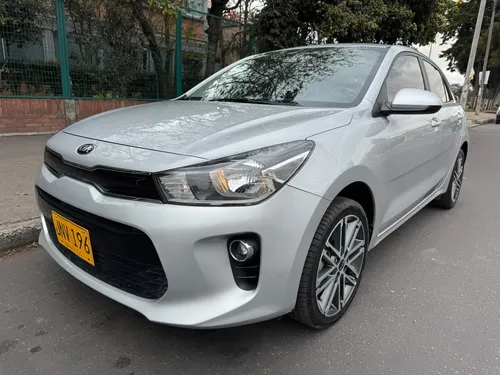 Kia Rio 2021 - $63.900.000 | Rival