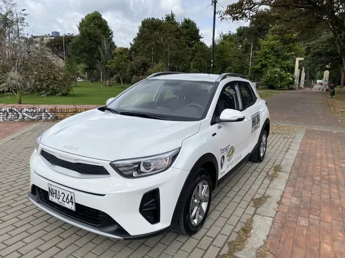 Kia Stonic 2024 - $72.000.000 | Rival