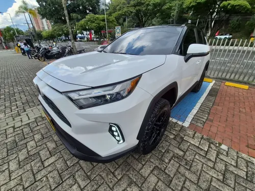 Toyota RAV4 2025 - $270.000.000 | Rival