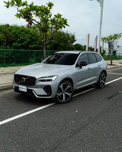 Volvo XC60 2023 - $190.900.000 | Rival