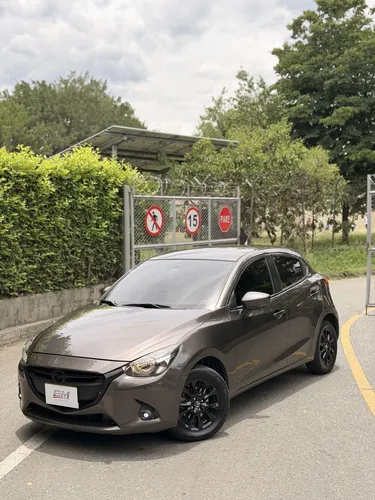 Mazda 2 Sport 2018 - $57.900.000 | Rival