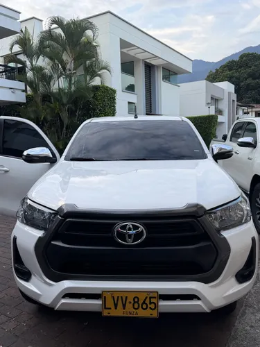 Toyota Hilux 2023 - $190.000.000 | Rival