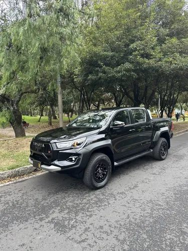 Toyota Hilux 2027 - $335.000.000 | Rival