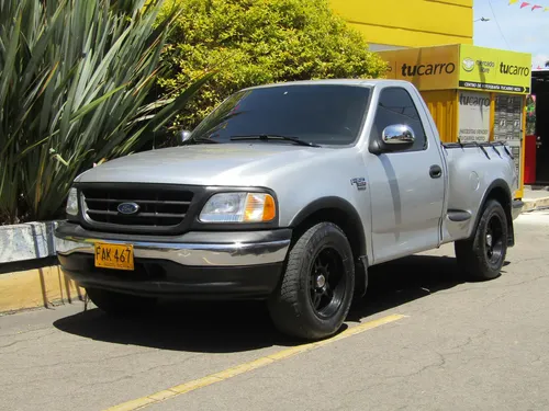 Ford F-150 2003 - $42.000.000 | Rival