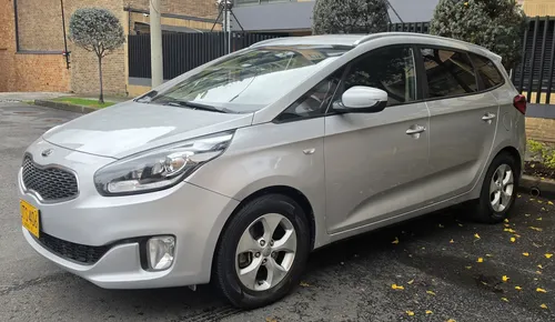 Kia Carens 2015 - $52.000.000 | Rival