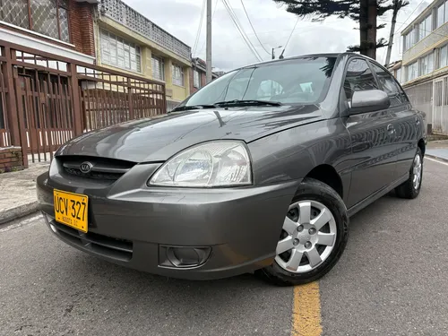 Kia Rio 2015 - $31.900.000 | Rival