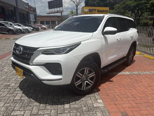 Toyota Fortuner 2023 - $214.900.000 | Rival