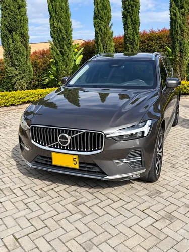 Volvo XC60 2022 - $229.900.000 | Rival
