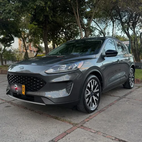 Ford Escape 2020 - $82.000.000 | Rival