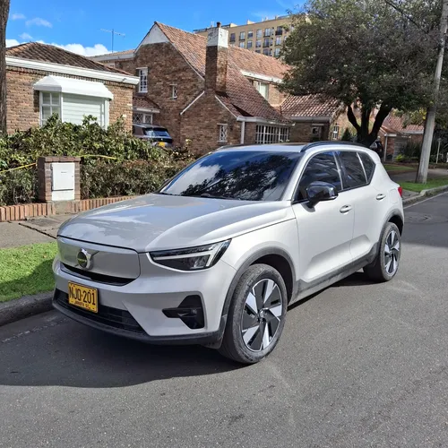 Volvo XC40 2024 - $147.900.000 | Rival