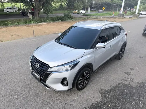 Nissan Kicks Play 2025 - $86.000.000 | Rival