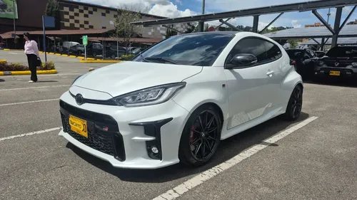 Toyota Yaris 2024 - $261.500.000 | Rival