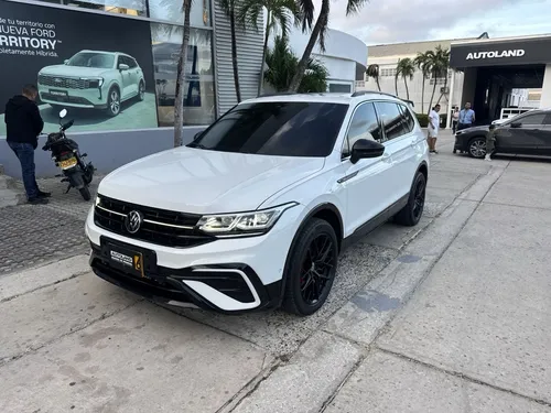 Volkswagen Tiguan 2024 - $120.990.000 | Rival