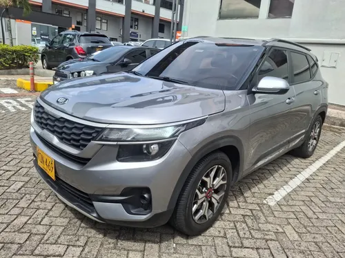 Kia Seltos 2022 - $79.800.000 | Rival