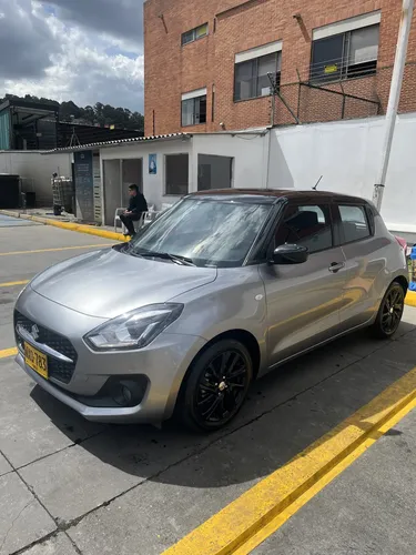 Suzuki Swift hibrido 2024 - $67.000.000 | Rival