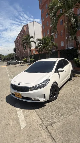 Kia CERATO PRO 2017 - $57.000.000 | Rival