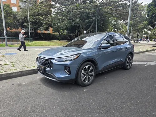 Ford Escape 2023 - $109.000.000 | Rival